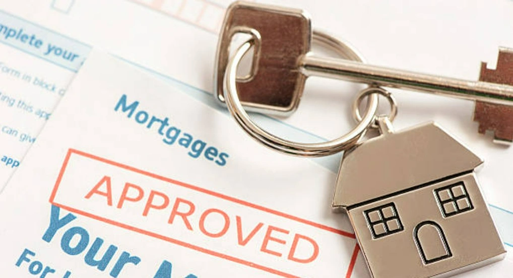 Couple looking at new home in Arizona